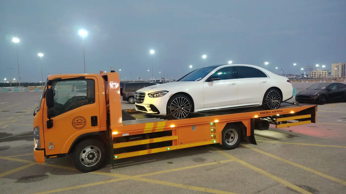 سطحة لنقل سيارة رنج روفر VIP في عفيف